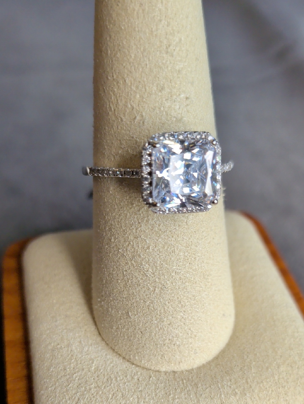 Halo Engagement Ring - 925 Sterling Silver - Cubic Zirconia